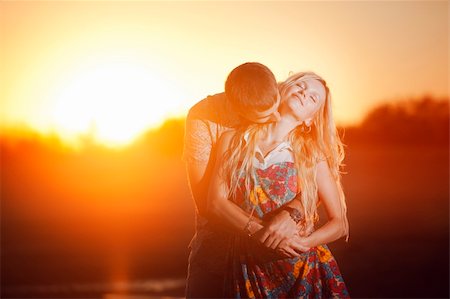 simsearch:400-06751687,k - happy couple kissing on the beach Stock Photo - Budget Royalty-Free & Subscription, Code: 400-06478994