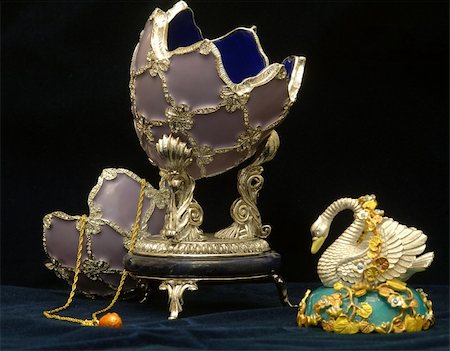 faberge - Souvenir box in the form of eggs and the Swan Foto de stock - Royalty-Free Super Valor e Assinatura, Número: 400-06479288