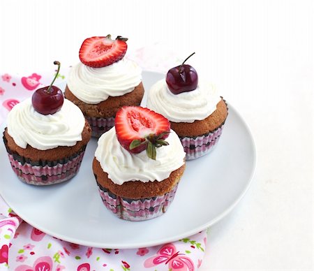 Berry Cupcakes Stock Photo - Budget Royalty-Free & Subscription, Code: 400-06471470