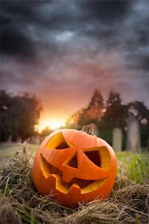 On Hallows Eve - Jack-O-Lantern on Halloween evening Stock Photo - Budget Royalty-Free & Subscription, Code: 400-06471962