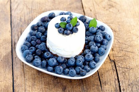 simsearch:400-06698338,k - Fresh blueberry cake on rustic wooden table Stock Photo - Budget Royalty-Free & Subscription, Code: 400-06473691