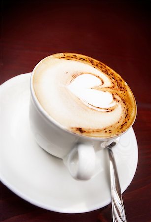 simsearch:400-07306295,k - Coffee cup with milk and heart shape Foto de stock - Super Valor sin royalties y Suscripción, Código: 400-06473833