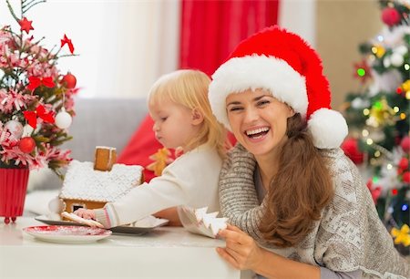 Mother and baby enjoying Christmas cookies Fotografie stock - Microstock e Abbonamento, Codice: 400-06484216