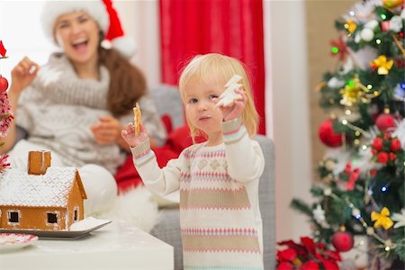 Baby girl enjoying Christmas cookies Fotografie stock - Microstock e Abbonamento, Codice: 400-06484217