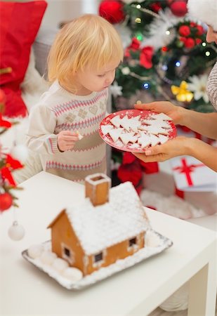 Baby girl enjoying Christmas cookies Fotografie stock - Microstock e Abbonamento, Codice: 400-06484212