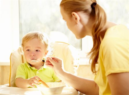 porage - Young mother is feeding her two year old boy with porridge. Stock Photo - Budget Royalty-Free & Subscription, Code: 400-06484401