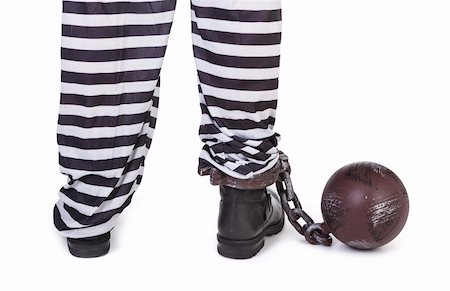 encadenar - prisoner's legs and ball and chain on white, view from behind Foto de stock - Super Valor sin royalties y Suscripción, Código: 400-06484843