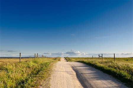 simsearch:400-07294681,k - Deserted dirt road in the plain of Alentejo, Portugal Photographie de stock - Aubaine LD & Abonnement, Code: 400-06484881