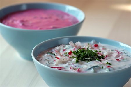 Chl?odnik - cold beetroot soup in a bowl on a wooden table. Seasonal dish. Stockbilder - Microstock & Abonnement, Bildnummer: 400-06485465