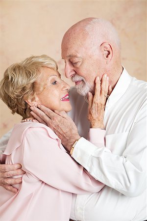 simsearch:400-04065020,k - Senior couple is still passionate with each other after many decades of marriage. Foto de stock - Royalty-Free Super Valor e Assinatura, Número: 400-06485565
