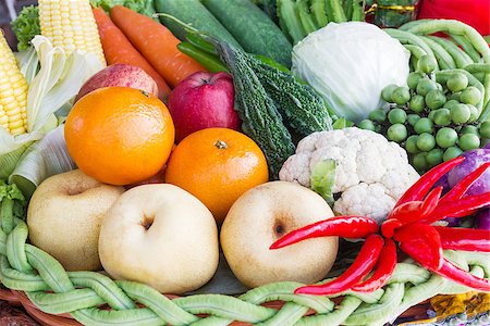 simsearch:400-04688188,k - Fresh fruits and vegetables.  Organic healthy vegetables and fruits Foto de stock - Super Valor sin royalties y Suscripción, Código: 400-06485587