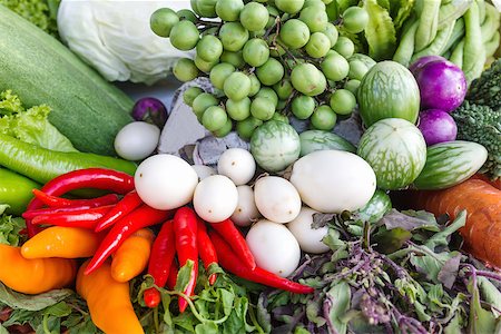 simsearch:400-04688188,k - Fresh fruits and vegetables.  Organic healthy vegetables and fruits Foto de stock - Super Valor sin royalties y Suscripción, Código: 400-06485588