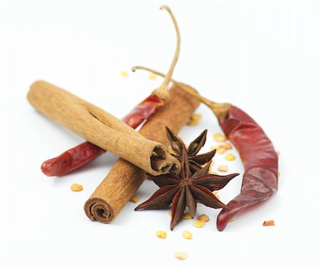 relish - Cinnamon sticks, chili pepper and anise isolated on white background Photographie de stock - Aubaine LD & Abonnement, Code: 400-06480582