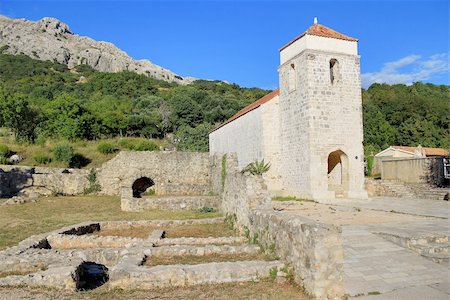 simsearch:400-06919640,k - Old church historic site in Jurndvor near Baska, Island of Krk, Croatia Foto de stock - Royalty-Free Super Valor e Assinatura, Número: 400-06480684