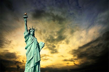 freedom monument - The Statue of Liberty at Sunset, New York City Photographie de stock - Aubaine LD & Abonnement, Code: 400-06483197