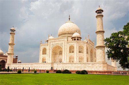 Taj Mahal temple landscape view, Agra, India Stock Photo - Budget Royalty-Free & Subscription, Code: 400-06483818
