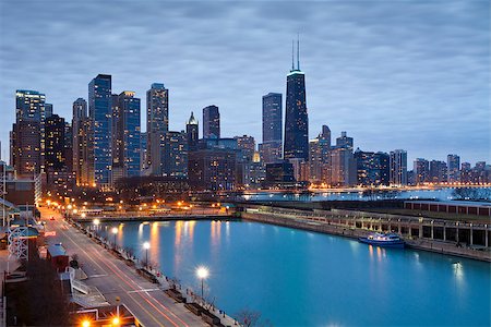 simsearch:400-04395039,k - Image of Chicago downtown skyline at dusk. Foto de stock - Super Valor sin royalties y Suscripción, Código: 400-06524499