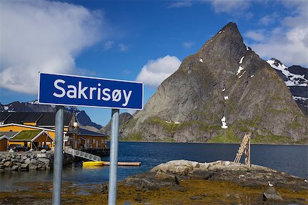 simsearch:400-06557083,k - Village of Sakrisoy with traditional yellow fishing harbor on Lofoten islands in Norway Stockbilder - Microstock & Abonnement, Bildnummer: 400-06524902