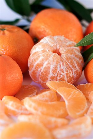 simsearch:400-05046087,k - peeled mandarin and slices on white Stockbilder - Microstock & Abonnement, Bildnummer: 400-06525028