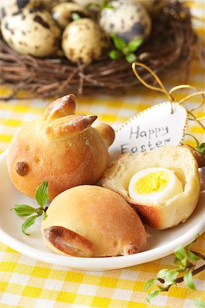 simsearch:400-07578061,k - Sweet Easter bunny buns and eggs. Foto de stock - Royalty-Free Super Valor e Assinatura, Número: 400-06525455