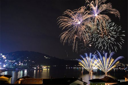 Fireworks on the Lake Maggiore, Italy Foto de stock - Royalty-Free Super Valor e Assinatura, Número: 400-06525678