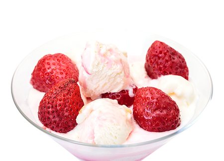simsearch:400-08196051,k - Ice Cream with Strawberries, isolated on white Foto de stock - Royalty-Free Super Valor e Assinatura, Número: 400-06525790
