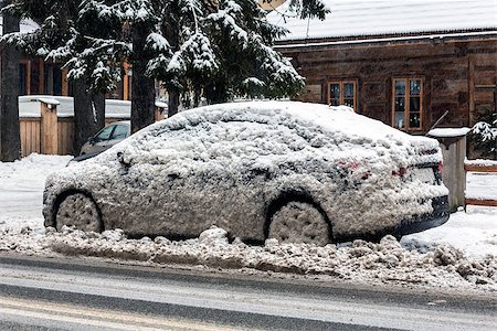 Car splashed on by the dirty snow is on side of the road in Zakopane, Poland Stock Photo - Budget Royalty-Free & Subscription, Code: 400-06526259
