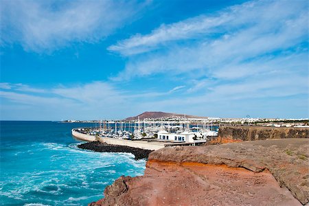 simsearch:400-06102696,k - The Atlantic Ocean breaking near Playa Blanca Lanzarote Photographie de stock - Aubaine LD & Abonnement, Code: 400-06526301