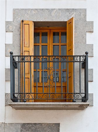 simsearch:400-05709721,k - The Renovated Facade of the Old Spanish House with Balcony Stockbilder - Microstock & Abonnement, Bildnummer: 400-06526667