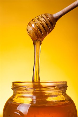 simsearch:400-06640106,k - Close-up shot of flowing honey over yellow background Stock Photo - Budget Royalty-Free & Subscription, Code: 400-06529338