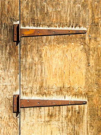 scharnier - Two rusty hinges on an old wooden door Stockbilder - Microstock & Abonnement, Bildnummer: 400-06529682