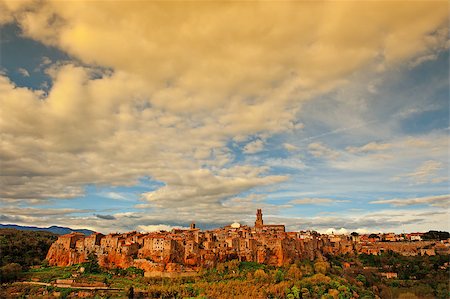 pitigliano - Medieval Town Pitigliano over the Tuscany Valley, Sunset Photographie de stock - Aubaine LD & Abonnement, Code: 400-06529846