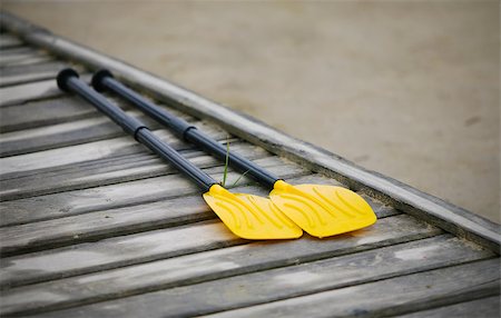 pair oars on the wooden pier Photographie de stock - Aubaine LD & Abonnement, Code: 400-06529915
