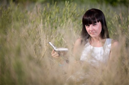 simsearch:633-03194783,k - girl reading a book in the grass Stock Photo - Budget Royalty-Free & Subscription, Code: 400-06520375
