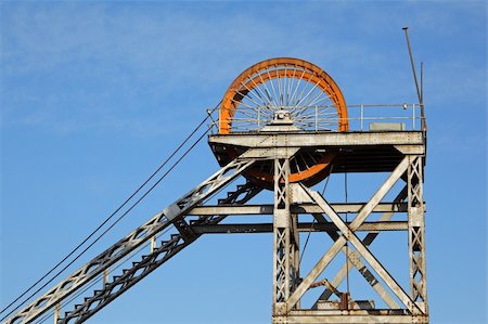 shaft - Old, disused mine shaft headgear with pulley wheel Foto de stock - Super Valor sin royalties y Suscripción, Código: 400-06521565