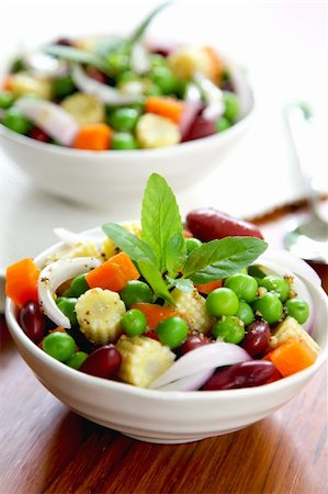 simsearch:400-04690974,k - Beans with peas ,baby corn and carrot  salad Foto de stock - Super Valor sin royalties y Suscripción, Código: 400-06522928