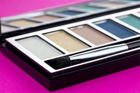 simsearch:400-04988963,k - Make-up palette with brush Stock Photo - Budget Royalty-Free & Subscription, Code: 400-06523915