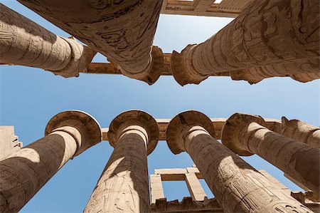 Large columns in hypostyle hall at the ancient temple of Karnak Luxor Stockbilder - Microstock & Abonnement, Bildnummer: 400-06530194