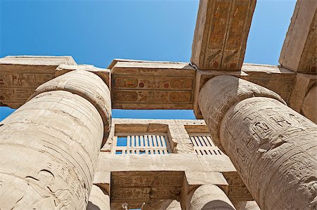 Large columns in hypostyle hall at the ancient temple of Karnak Luxor Stockbilder - Microstock & Abonnement, Bildnummer: 400-06530195