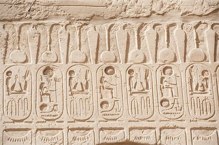 simsearch:400-04782815,k - Ancient Egyptian hieroglyphic carvings on a temple wall at Karnak in Luxor Foto de stock - Super Valor sin royalties y Suscripción, Código: 400-06530202