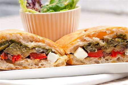 simsearch:400-06641159,k - Italian ciabatta panini sandwichwith with vegetable and feta cheese Foto de stock - Super Valor sin royalties y Suscripción, Código: 400-06530311