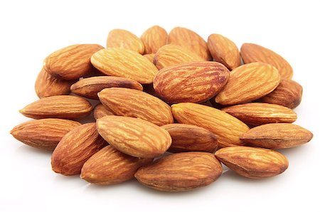 simsearch:400-07210943,k - Group of dry almonds on a white background Stock Photo - Budget Royalty-Free & Subscription, Code: 400-06530640