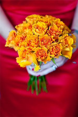 simsearch:400-06419466,k - woman in a red dress holding a bouquet of orange roses Stockbilder - Microstock & Abonnement, Bildnummer: 400-06530675