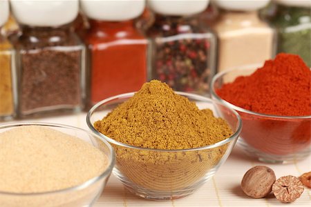 Collection of herbs and spices in bowls. Selective focus on the curry powder. Photographie de stock - Aubaine LD & Abonnement, Code: 400-06554639