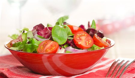 simsearch:400-05890693,k - closeup on a fresh salad bowl Photographie de stock - Aubaine LD & Abonnement, Code: 400-06555618