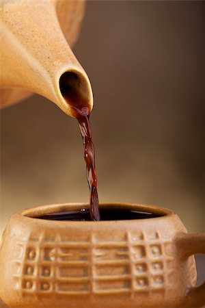 simsearch:400-04172155,k - Fresh brew pouring from coffee pot into cup - closeup Foto de stock - Super Valor sin royalties y Suscripción, Código: 400-06555943