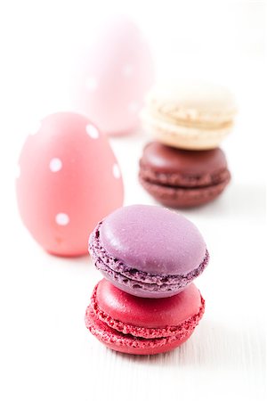 simsearch:400-06564979,k - Close-up of colorful macaroons and Easter eggs on light background Stock Photo - Budget Royalty-Free & Subscription, Code: 400-06556506