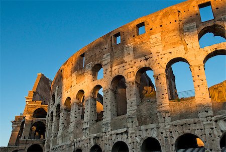 simsearch:400-04973124,k - magnificent Colosseum in the first rays of sun, Rome, Italy Fotografie stock - Microstock e Abbonamento, Codice: 400-06556990