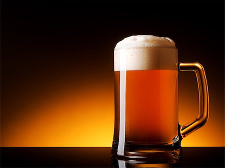 simsearch:400-04644670,k - Still life photography of light beer glass Fotografie stock - Microstock e Abbonamento, Codice: 400-06557463