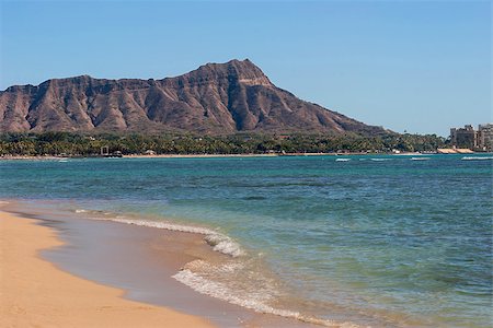 simsearch:400-06557675,k - A view of Diamond Head over the blue waters of Waikiki beach. Foto de stock - Super Valor sin royalties y Suscripción, Código: 400-06557675